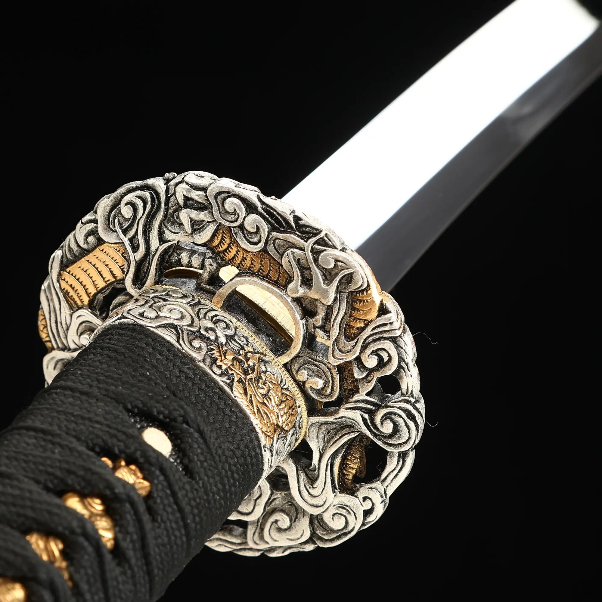Handcrafted Japanese Samurai Sword 1095 Carbon Steel With Dragon Theme Scabbard