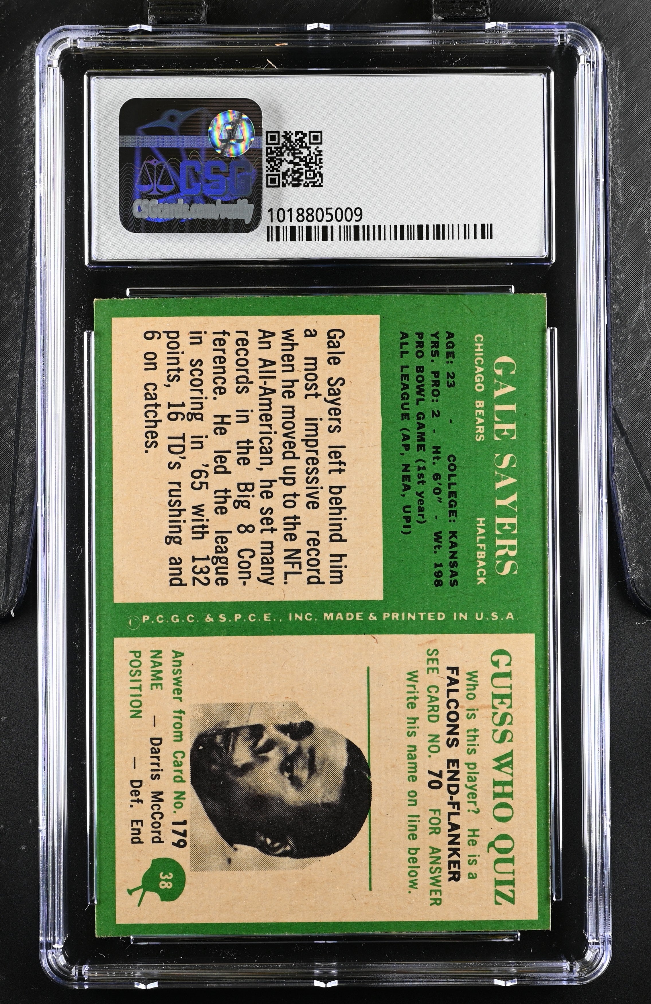 1966 Philadelphia Gale Sayers Rookie #38 CGC 8 Chicago Bears Graded Sports Cards