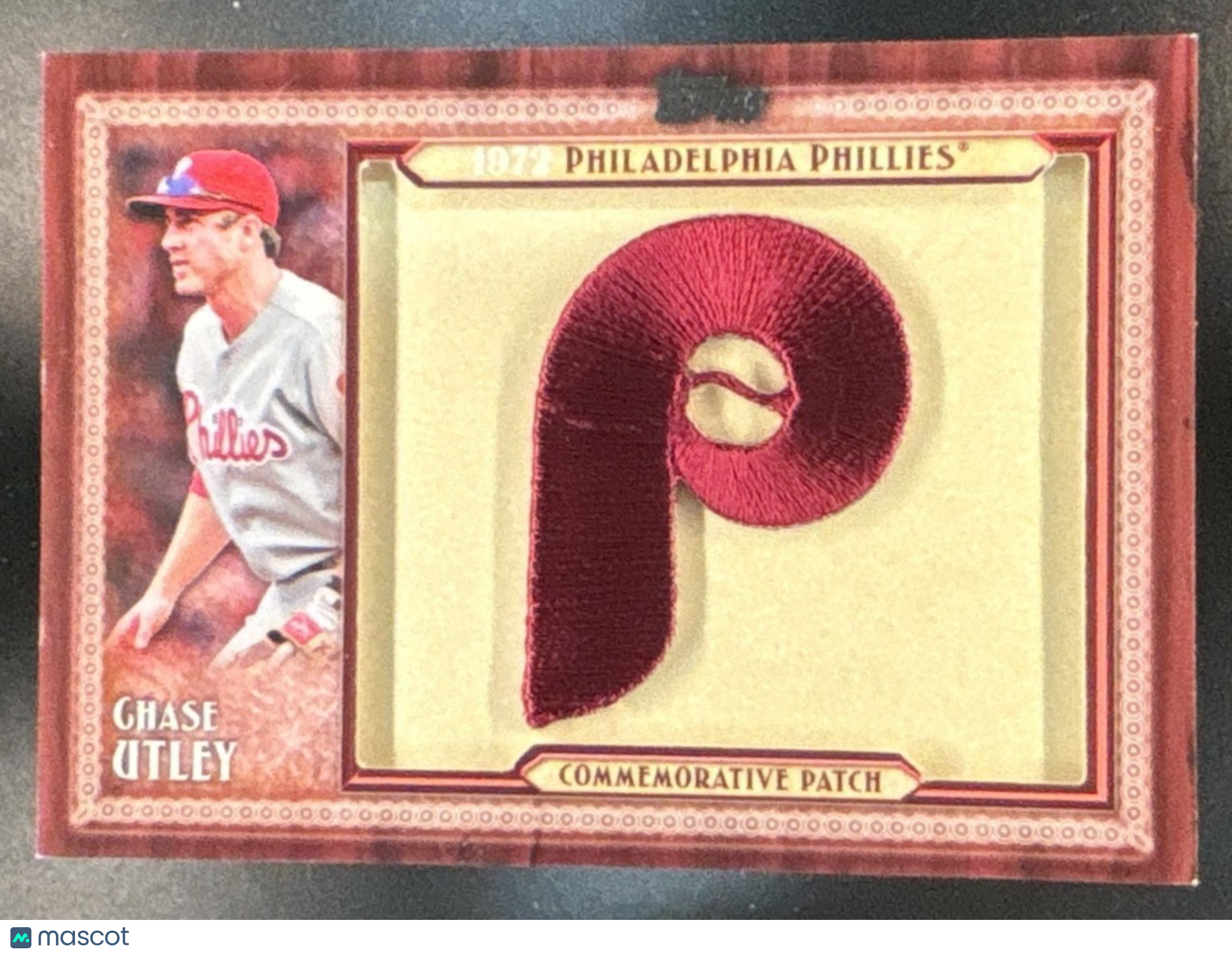 2011 Topps Chase Utley Throwback Logo Manufactured Patch Philadelphia Phillies - Sports Cards
