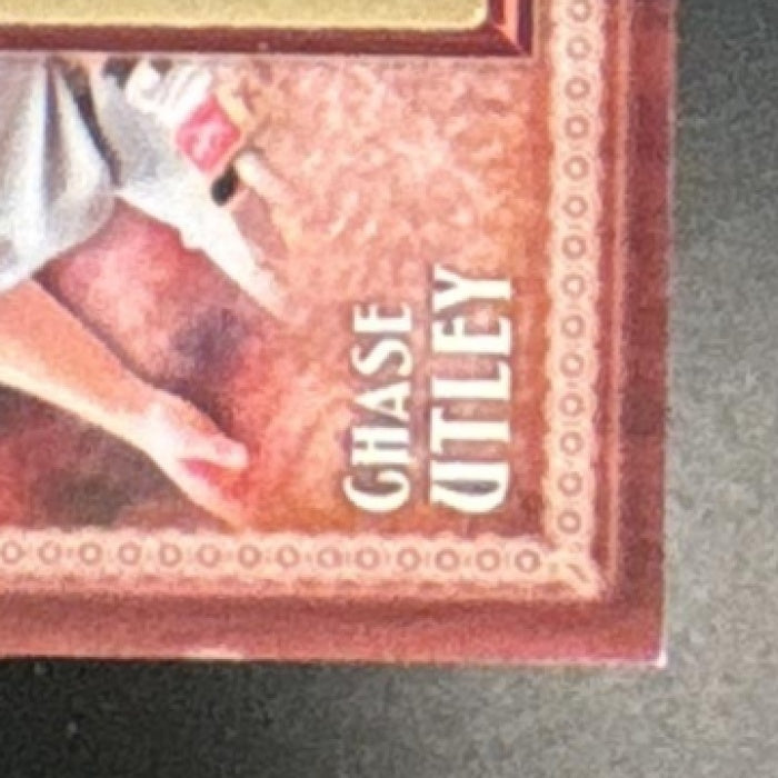 2011 Topps Chase Utley Throwback Logo Manufactured Patch Philadelphia Phillies - Sports Cards