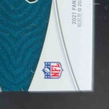 2021 National Treasures DeVonta Smith Rookie NFL Gear Combo Materials Gold 1/10 - Sports Cards
