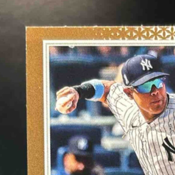 2022 Topps Gio Urshela Gold /2022 #23 New York Yankees - Sports Cards