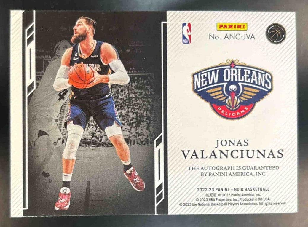 2023-24 Panini Noir Jonas Valanciunas 2022 Auto /10 New Orleans Pelicans - Sports Cards