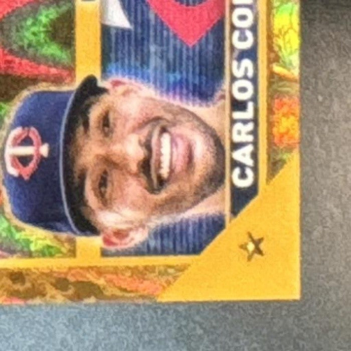2023 Topps Gilded Collection Carlos Correa RayWave Gold Etch /25 Minnesota Twins - Sports Cards