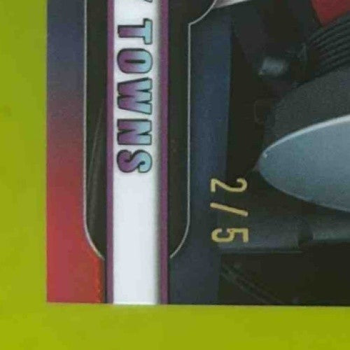 2024-25 Topps Chrome Karl-Anthony Towns Lock It Up Red 2/5 New York Knicks - Sports Cards