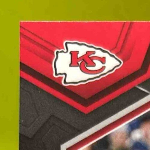 2024 Panini Mosaic Patrick Mahomes II Camo Pink Prizm #106 Kansas City Chiefs - Sports Cards