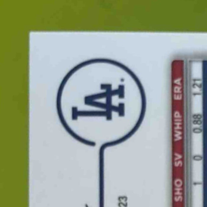 2024 Topps Chrome Update Yoshinobu Yamamoto Variation Green Speckle /99 RC - Sports Cards