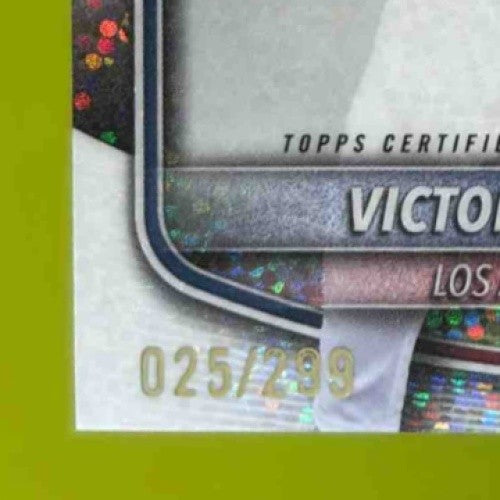 2025 Bowman Victor Rodrigues Chrome Auto Speckle /299 1st Prospect Dodgers - Sports Cards