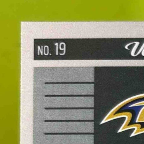 2025 Panini Luminance Derrick Henry Vestige #19 Baltimore Ravens - Sports Cards