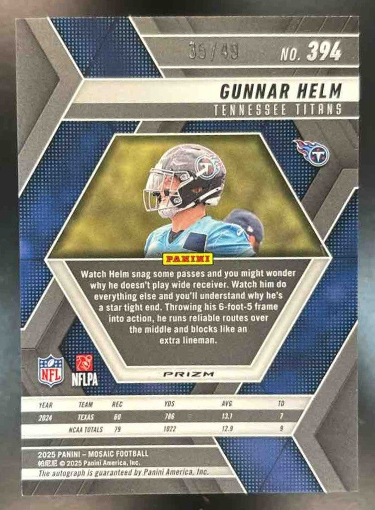 2025 Panini Mosaic Gunnar Helm Auto Purple Prizm /49 #394 RC Tennessee Titans - Sports Cards