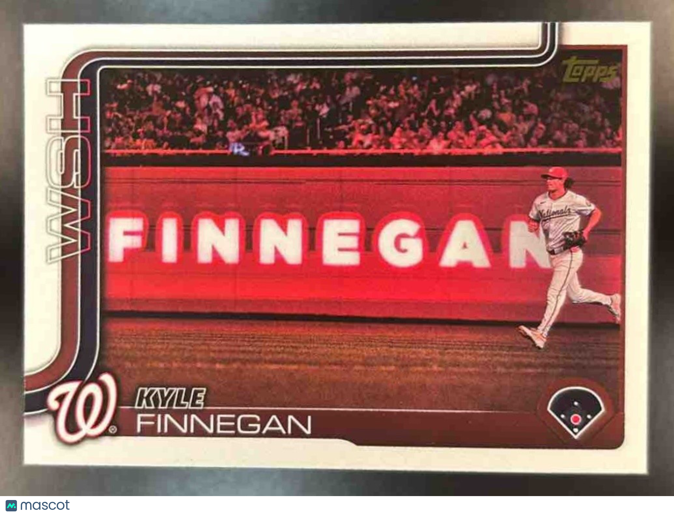 2025 Topps Kyle Finnegan Golden Mirror Variation SSP #254 Washington Nationals - Sports Cards