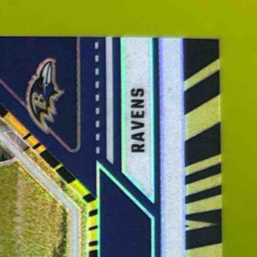 2024 Panini Donruss Optic Roquan Smith Electricity 32/75 #17 Baltimore Ravens