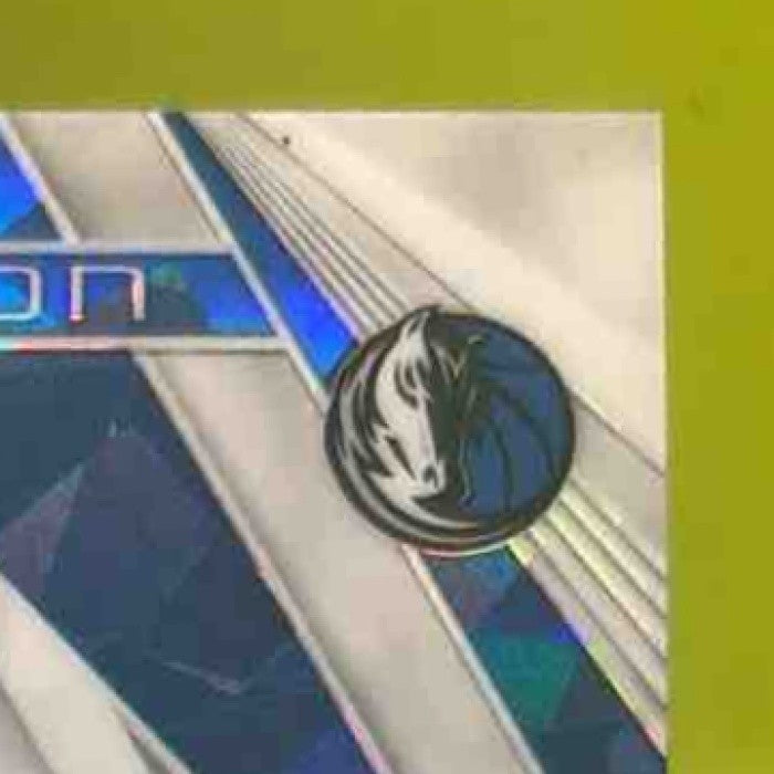 2023-24 Panini Phoenix Kyrie Irving Paragon White Ice /125 #18 Dallas Mavericks