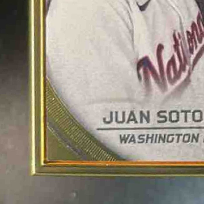 2023 Topps Transcendent Collection Juan Soto Gold Frame Auto 1/20 BOOK END Padre