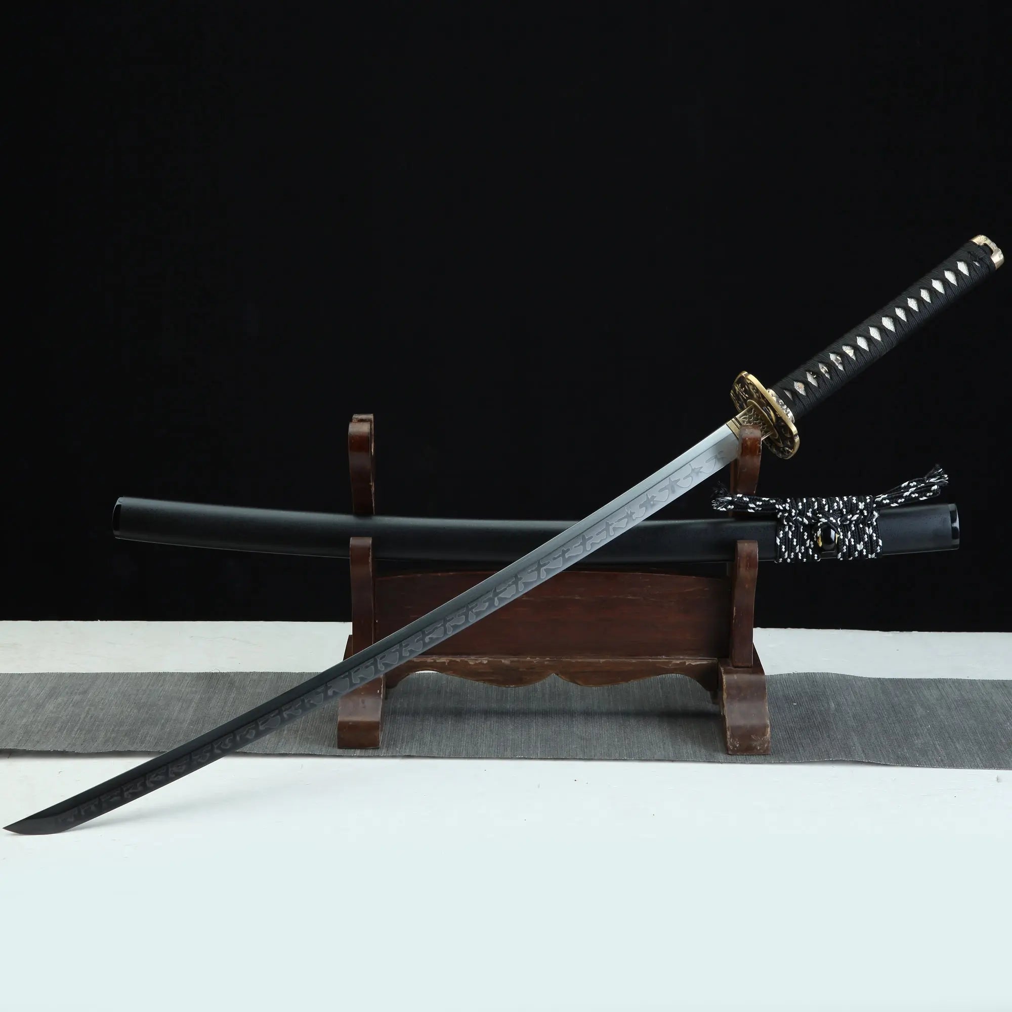 Handcrafted Japanese Samurai Sword T10 Carbon Steel With Clay Tempered Blade