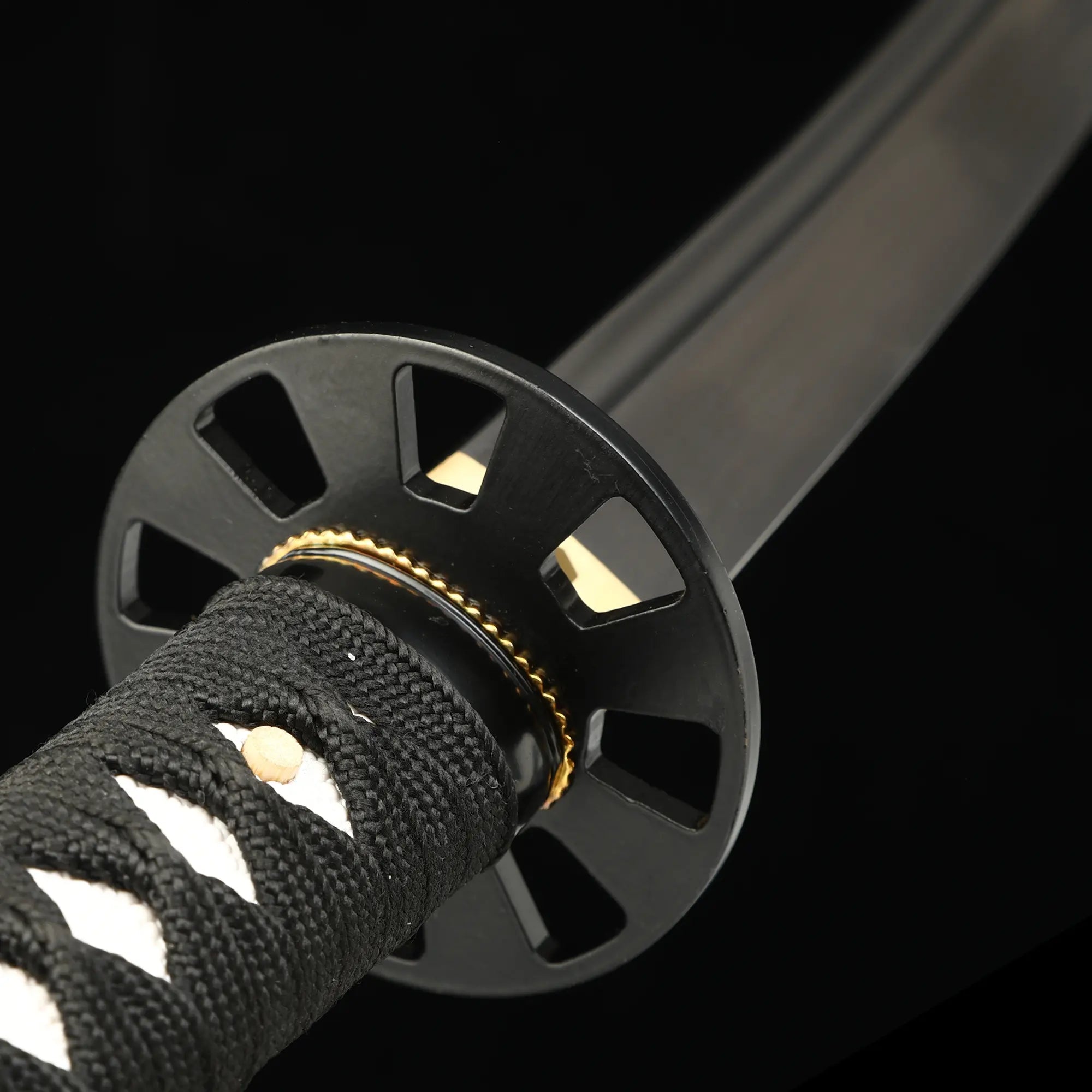 Handcrafted 1065 Carbon Steel Japanese Samurai Sword With Black Saya
