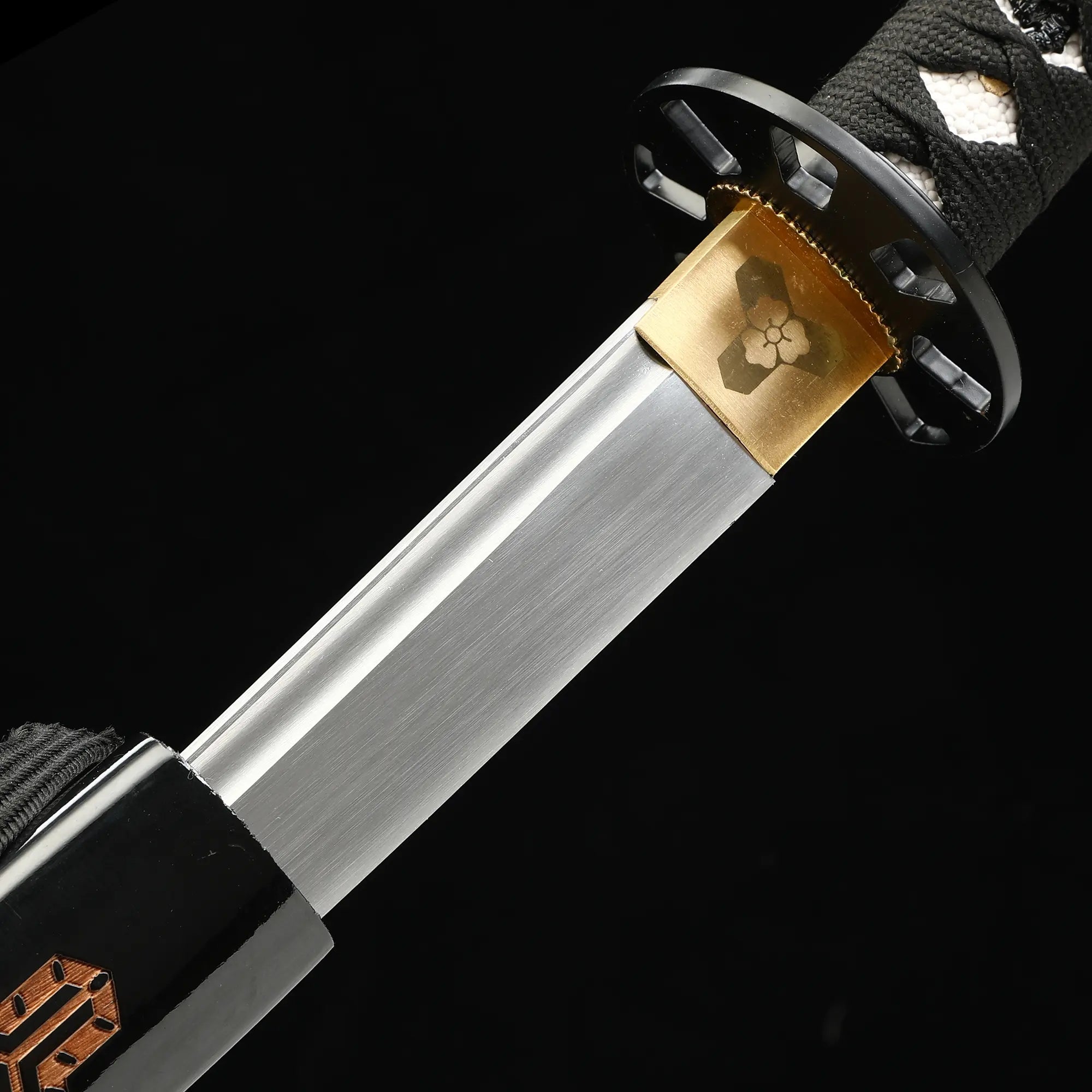 Handcrafted 1065 Carbon Steel Japanese Samurai Sword With Black Saya