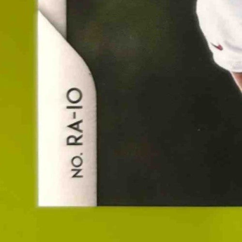 2018 Panini Prizm Isaiah Oliver Rookie Auto Neon Green Pulsar RC Atlanta Falcons - Sports Cards