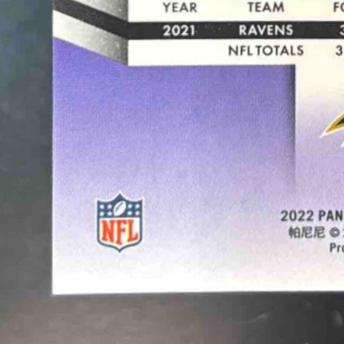 2022 Panini Mosaic Justin Tucker Mosaic Red Wave /9 #18 Baltimore Ravens - Sports Cards