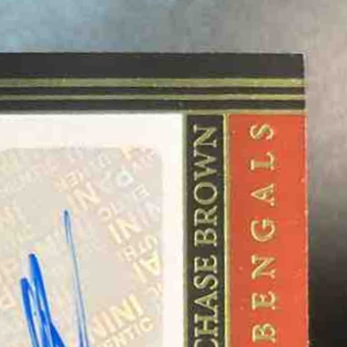 2023 Panini Limited Chase Brown /199 #105 MEM Auto RC Cincinnati Bengals - Sports Cards