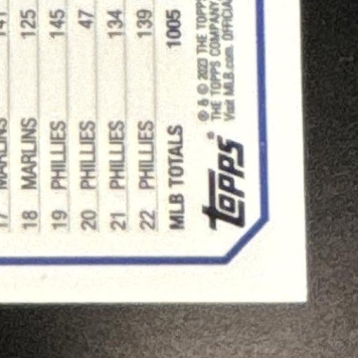 2023 Topps Chrome J.T. Realmuto Gold Wave Refractor /50 #30 Philadelphia Phillie - Sports Cards