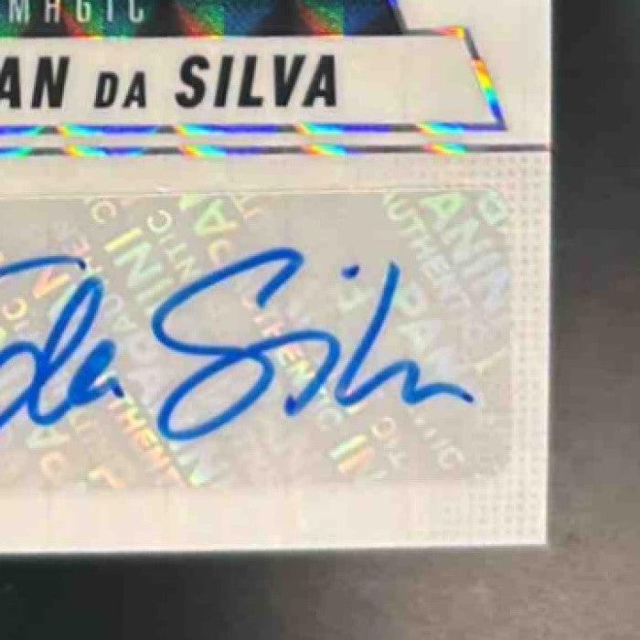 2024-25 i Mosaic Tristan da Silva Mosaic Pictographs White /25 RC Auto Magic - Sports Cards