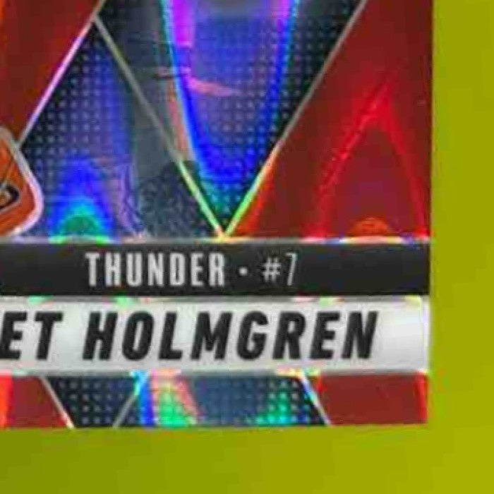 2024-25 Panini Prizm Chet Holmgren Red Seismic /299 #17 Oklahoma City Thunder - Sports Cards