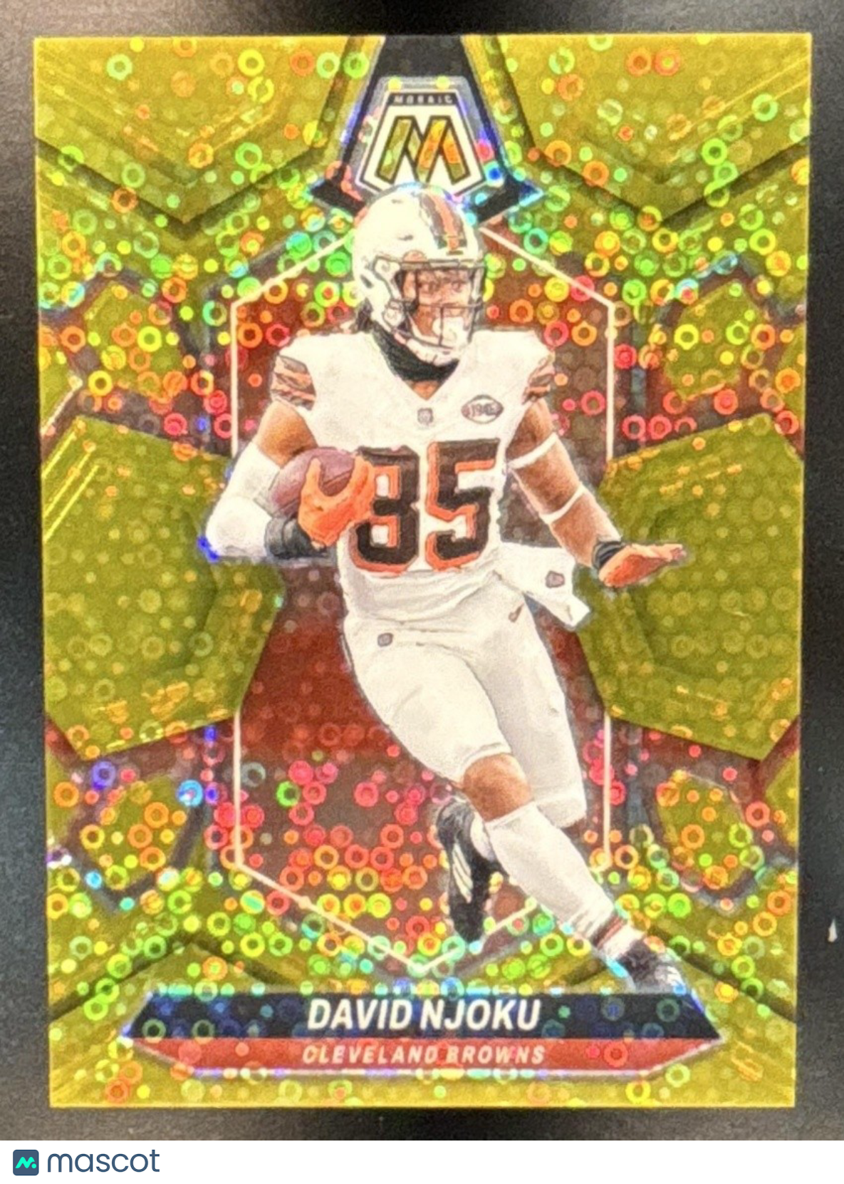 2024 Panini Mosaic David Njoku No Huddle Gold 1/10 #54 Cleveland Browns - Sports Cards
