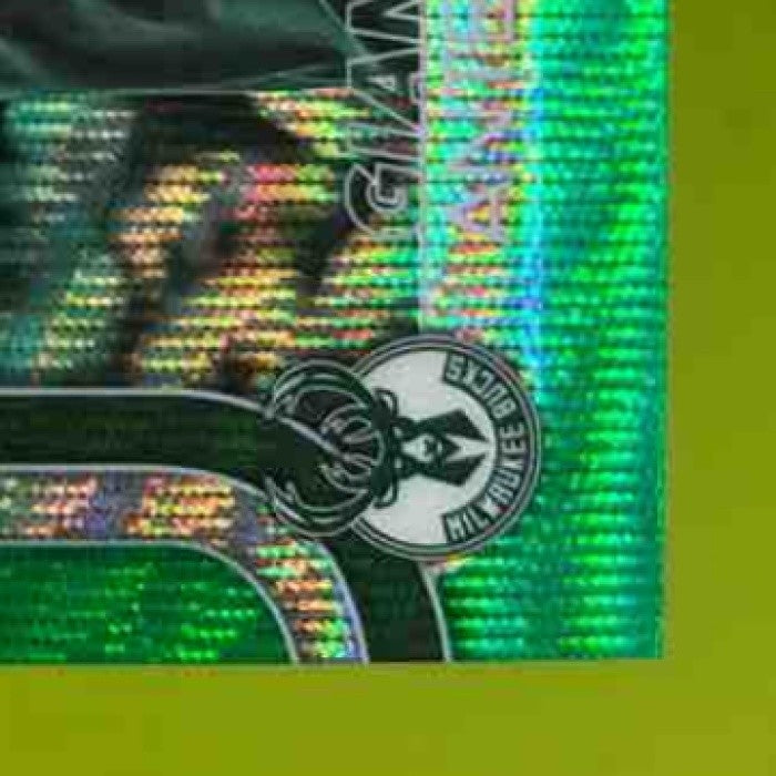 2025-26 Topps Chrome Giannis Antetokounmpo Green Wave /99 #137 Milwaukee Bucks - Sports Cards