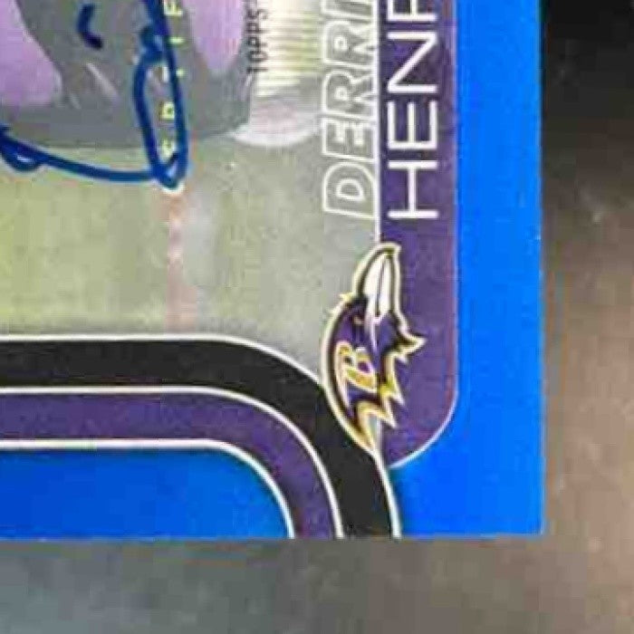 2025 Topps Chrome Derrick Henry Auto Blue Refractor 62/150 Baltimore Ravens - Sports Cards