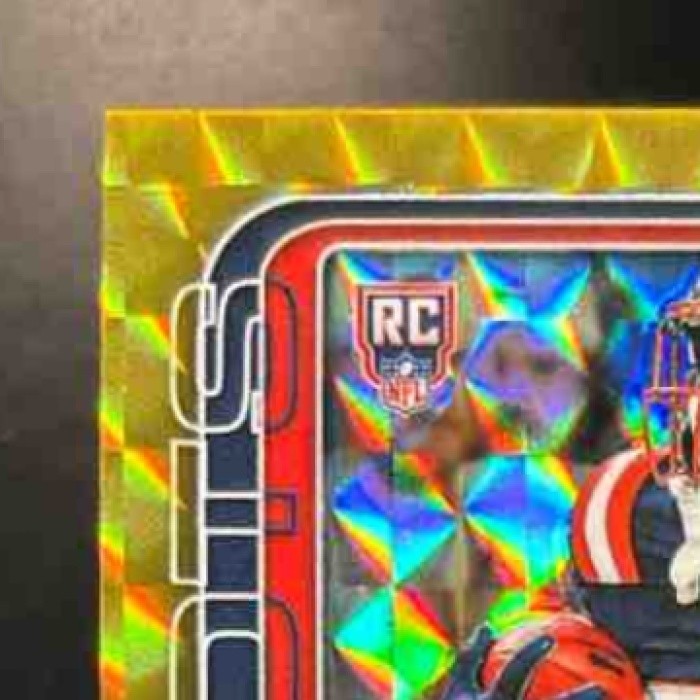 2025 Topps Chrome TreVeyon Henderson Auto Gold Geometric /50 RC Patriots - Sports Cards