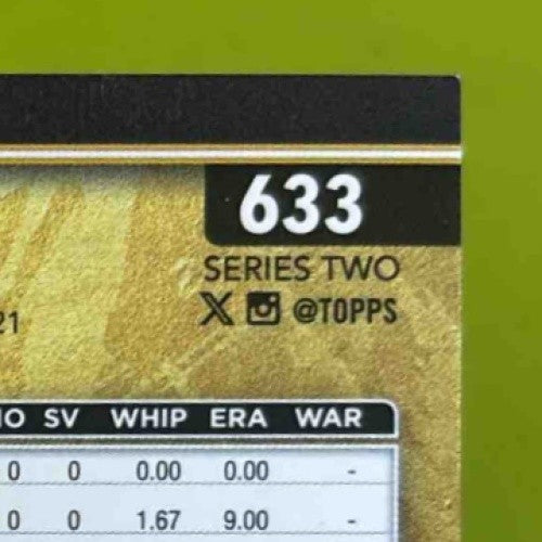 2025 Topps Robert Suarez Golden Mirror Variation SSP #633 San Diego Padres - Sports Cards