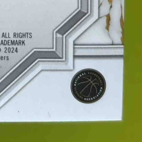 2023-24 Topps Royalty Oshae Brissett Relic Signatures Gold /10 MEM Celtics