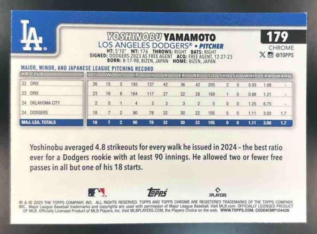 2025 Topps Chrome Yoshinobu Yamamoto RayWave Refractor #179 Los Angeles Dodgers
