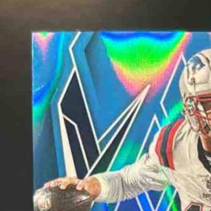 2025 Panini Phoenix Drake Maye Light Blue Lava /325 #111 New England Patriots