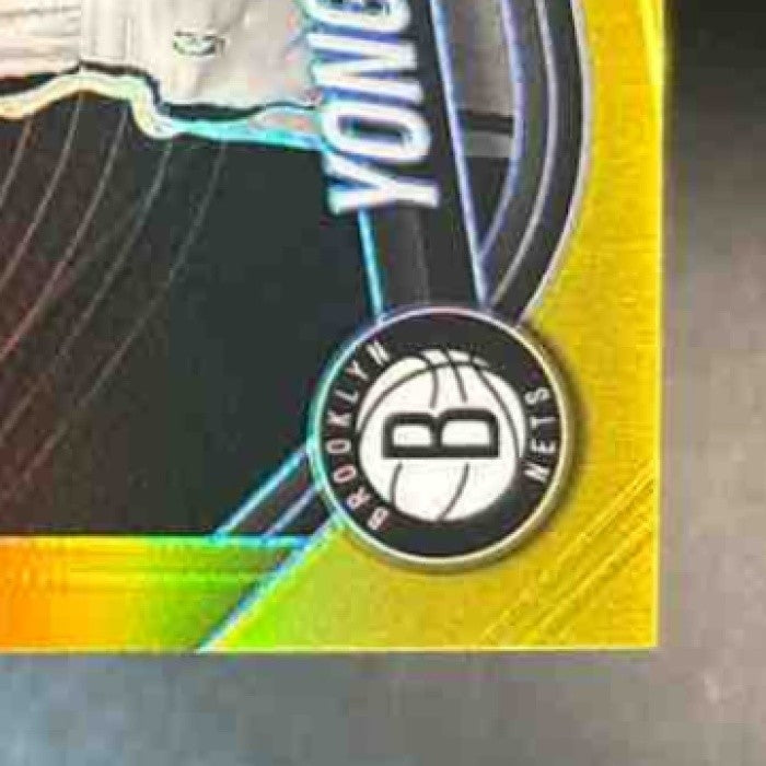 2024-25 Panini Prizm Black Yongxi "Jacky" Cui Gold 10/10 #202 RC Brooklyn Nets