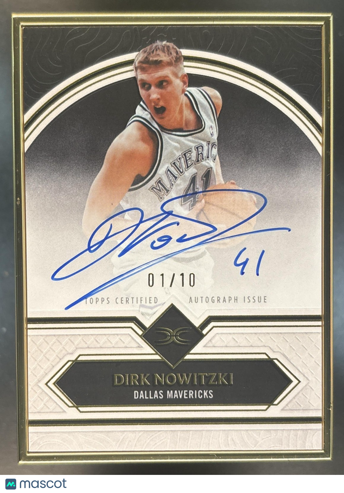 2025-26 Topps Definitive Collection Dirk Nowitzki Framed Legends Auto Black 1/10