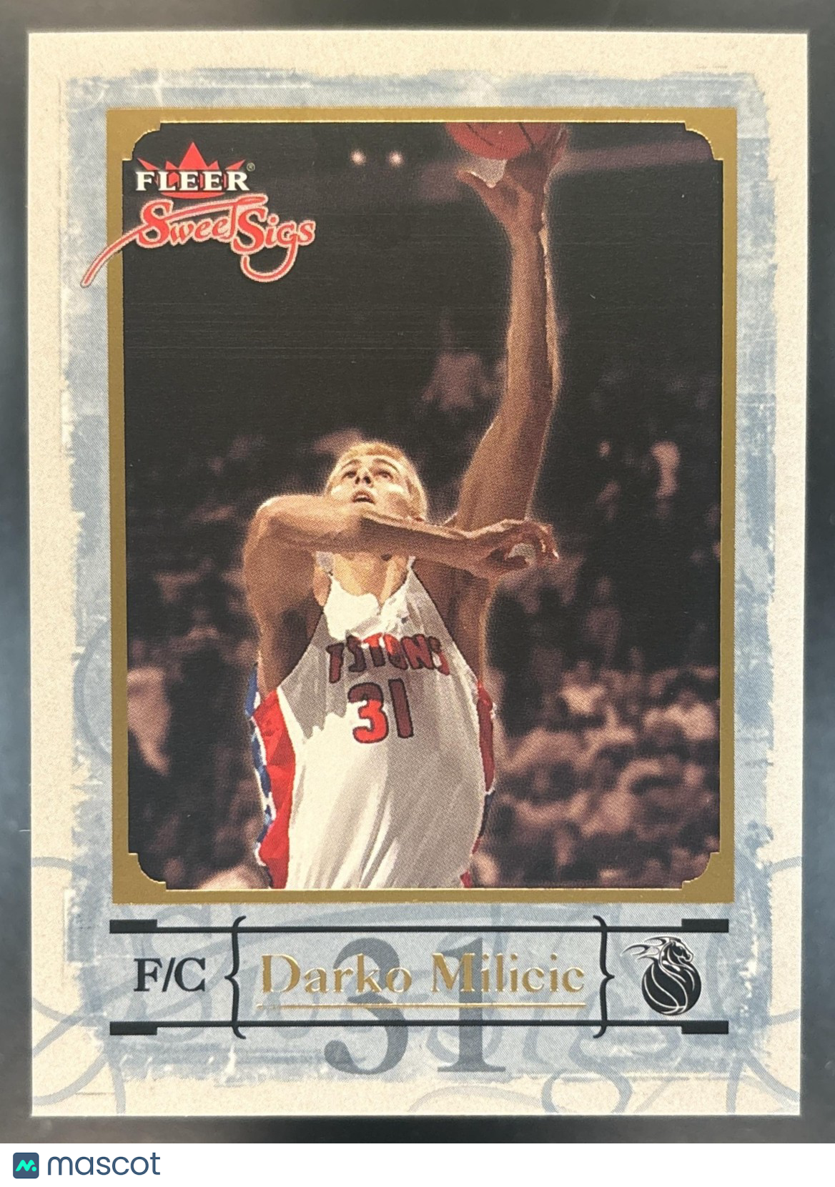 2004-05 Fleer Sweet Sigs Darko Milicic Gold /99 #62 Detroit Pistons